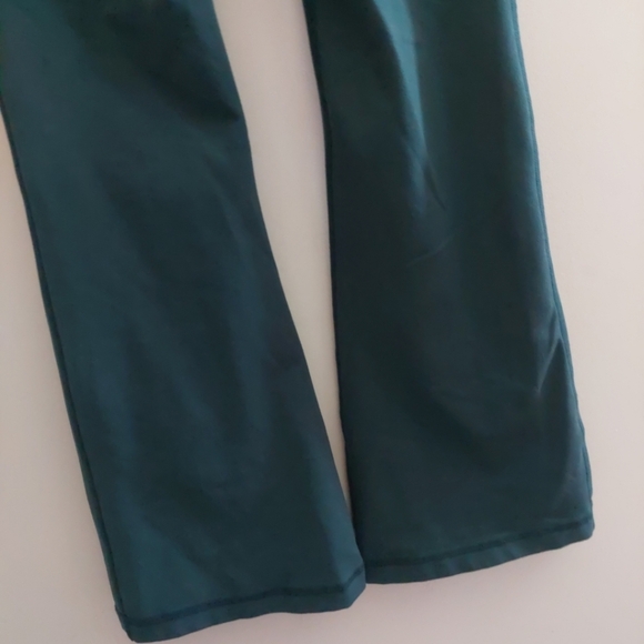 Offline By Aerie The Hugger Pocket Bootcut Leggings Deep Forest Green XS - Picture 8 of 9